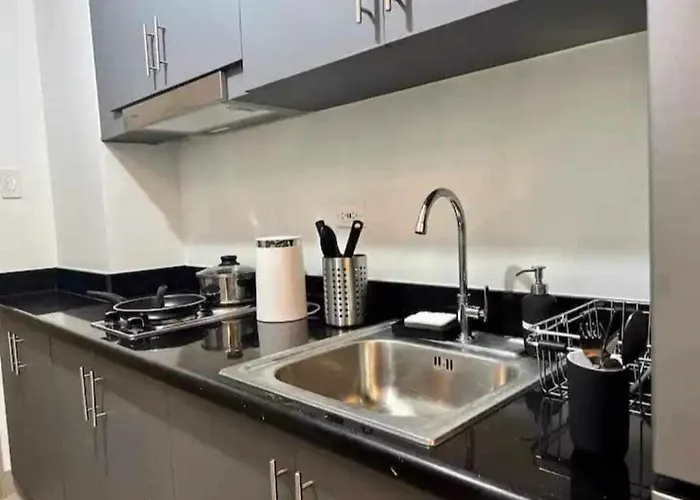 Budget Near Airport And Mall Of Apartment Manila
